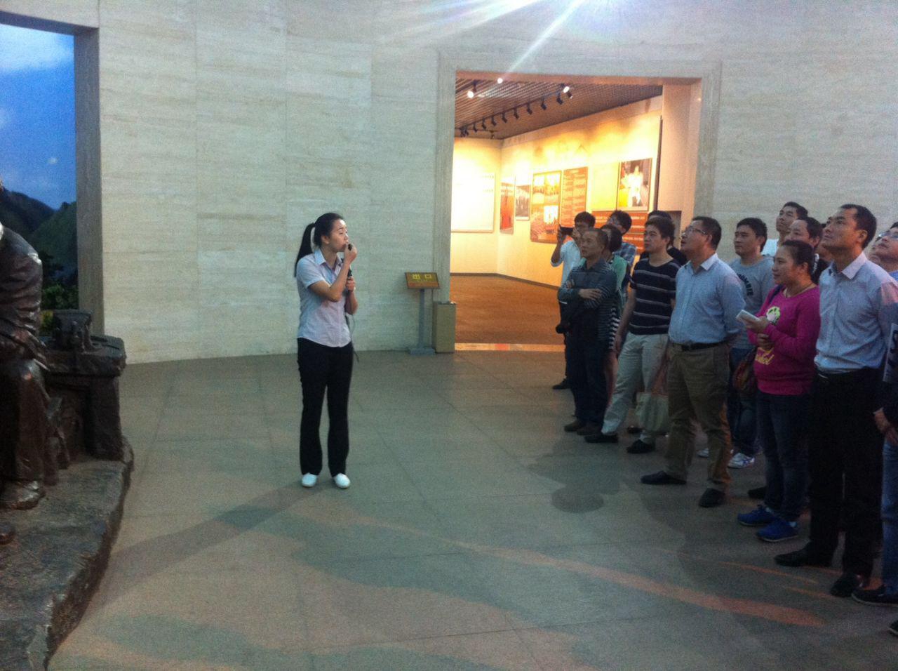 集团公司组织整个党员干部参与“把纪律挺在前面”教育主题活动