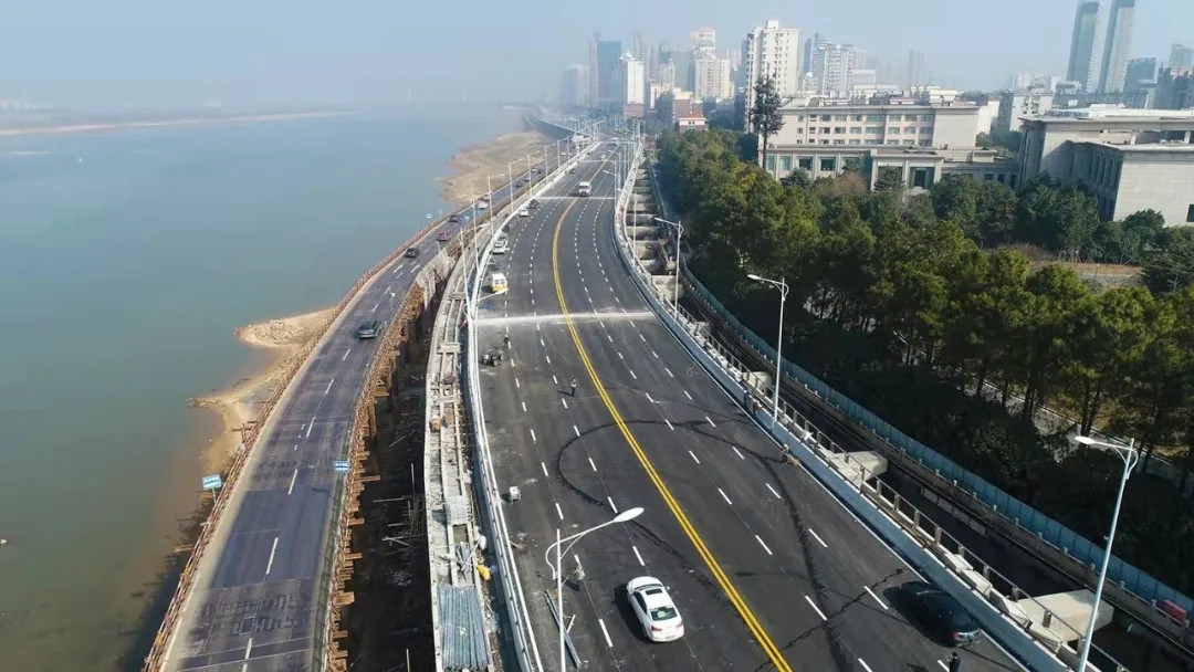 以项目建设加快率展示南昌发展新变动——李红军万广明调研沉点项目建设情况