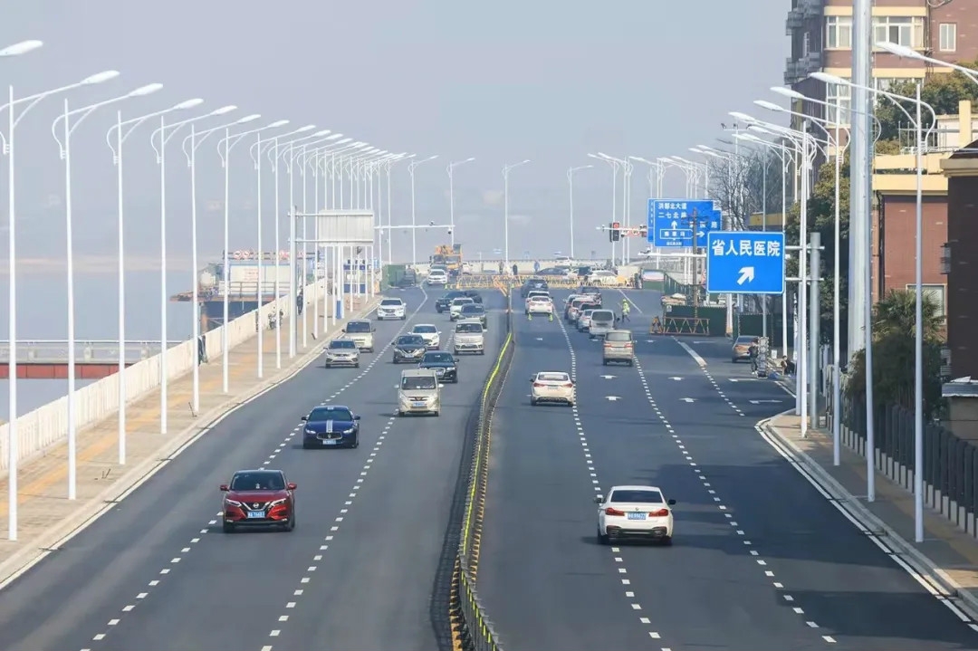 南昌城投集团“3全”工作法确保沿江中北大路（滕王阁—京九铁路）路路提升刷新工程（一期）提前通车